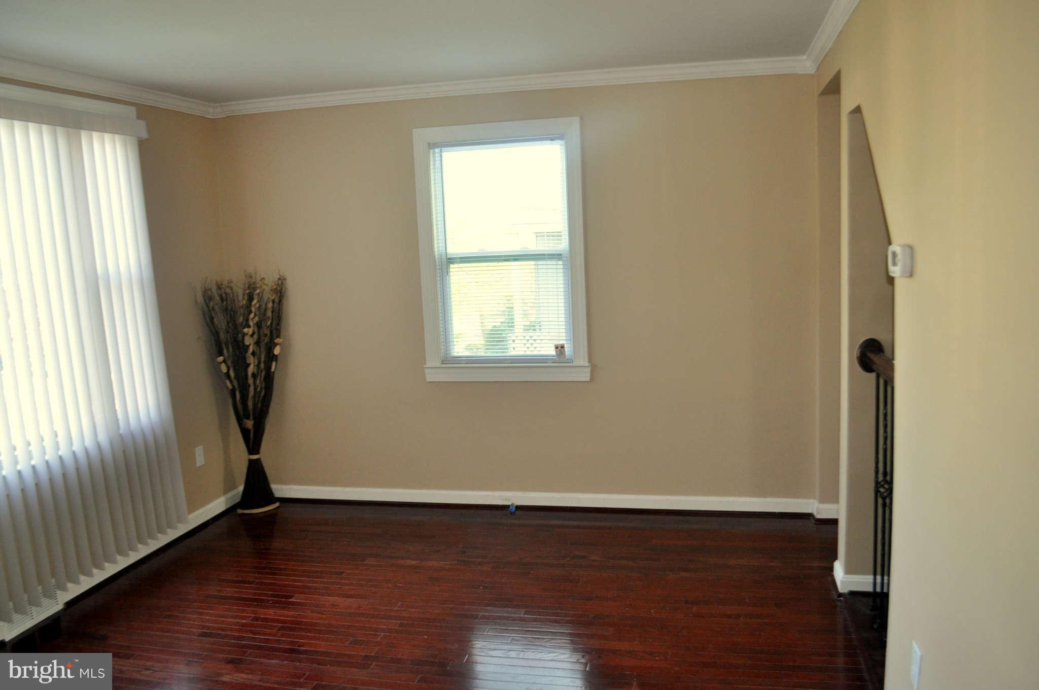 2910 Forest Glen Road Baltimore, MD 21216 - Photo 6 of 30 Living Room