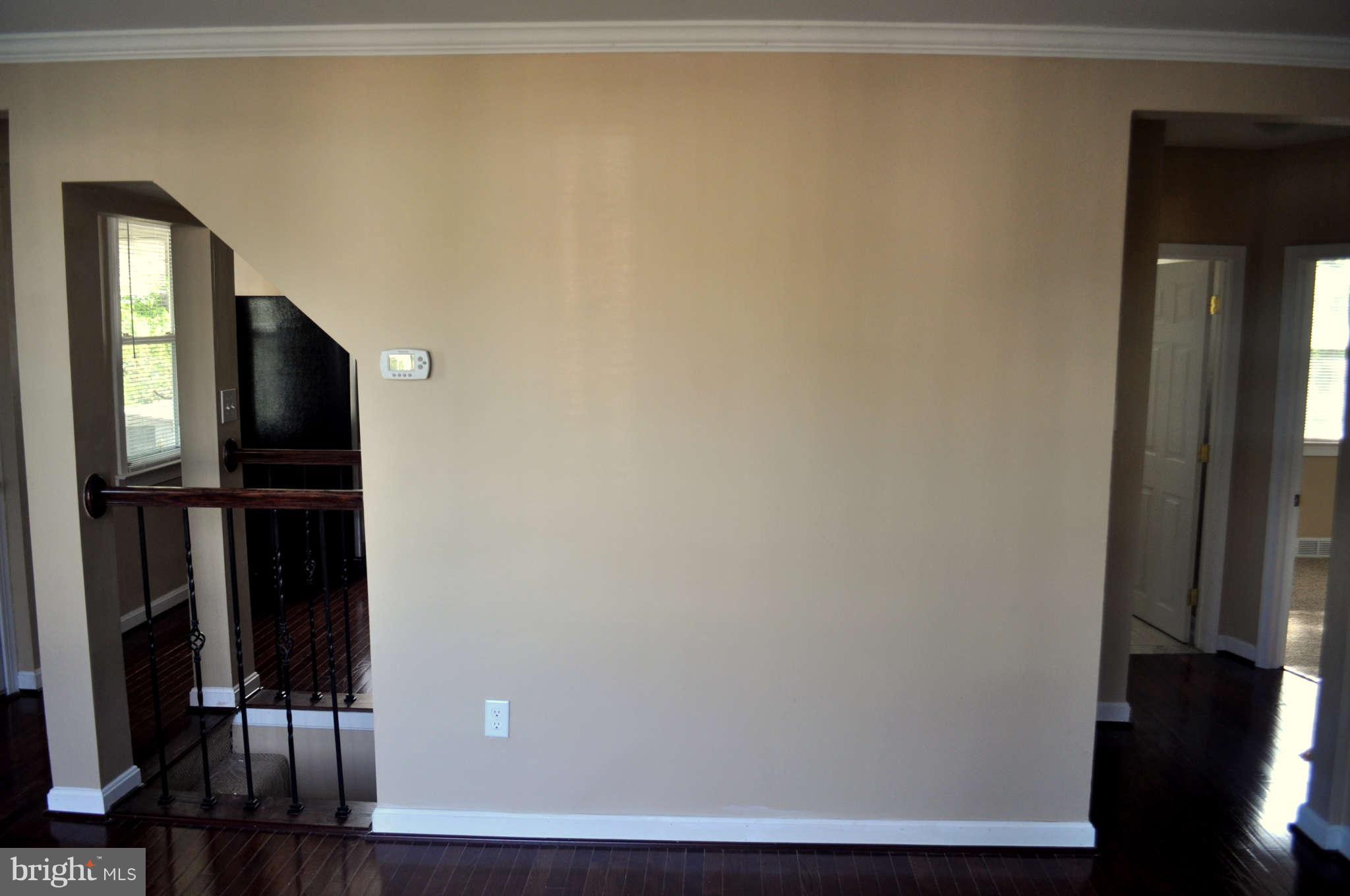 2910 Forest Glen Road Baltimore, MD 21216 - Photo 7 of 30 Living Room