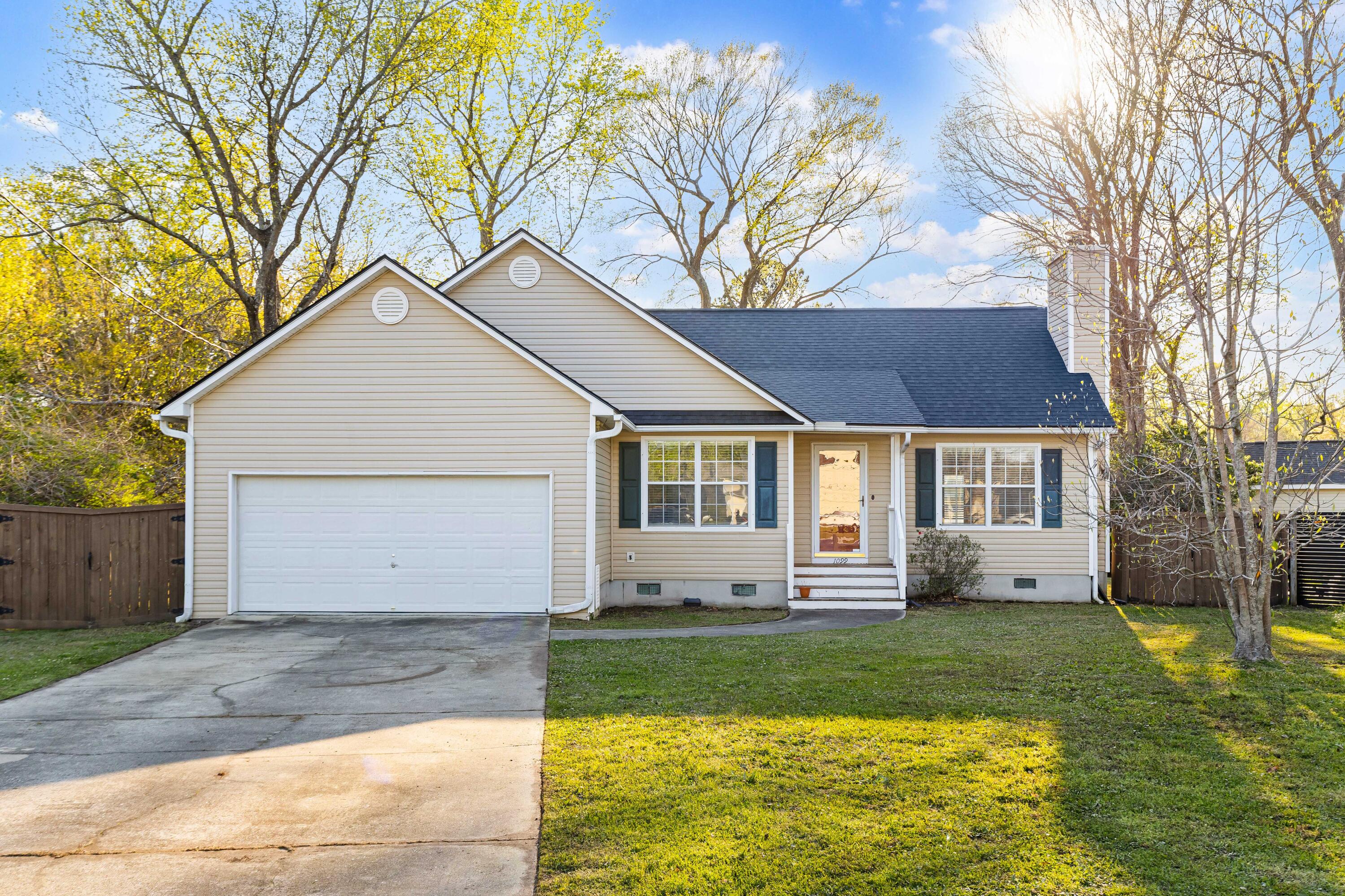 1099 Farmington Road Charleston, SC 29412 - Photo 2 of 34 Front of the house
