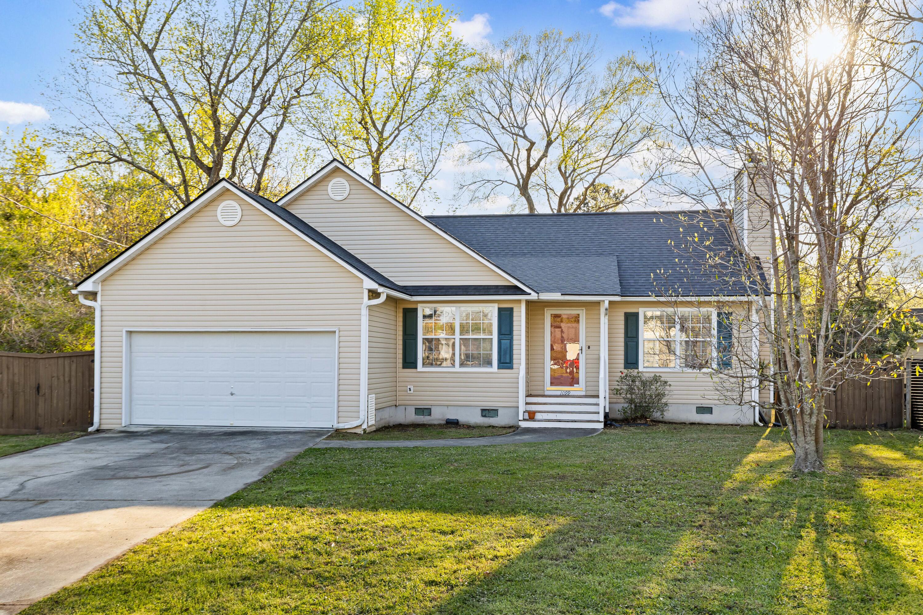 1099 Farmington Road Charleston, SC 29412 - Photo 3 of 34 Front of the house