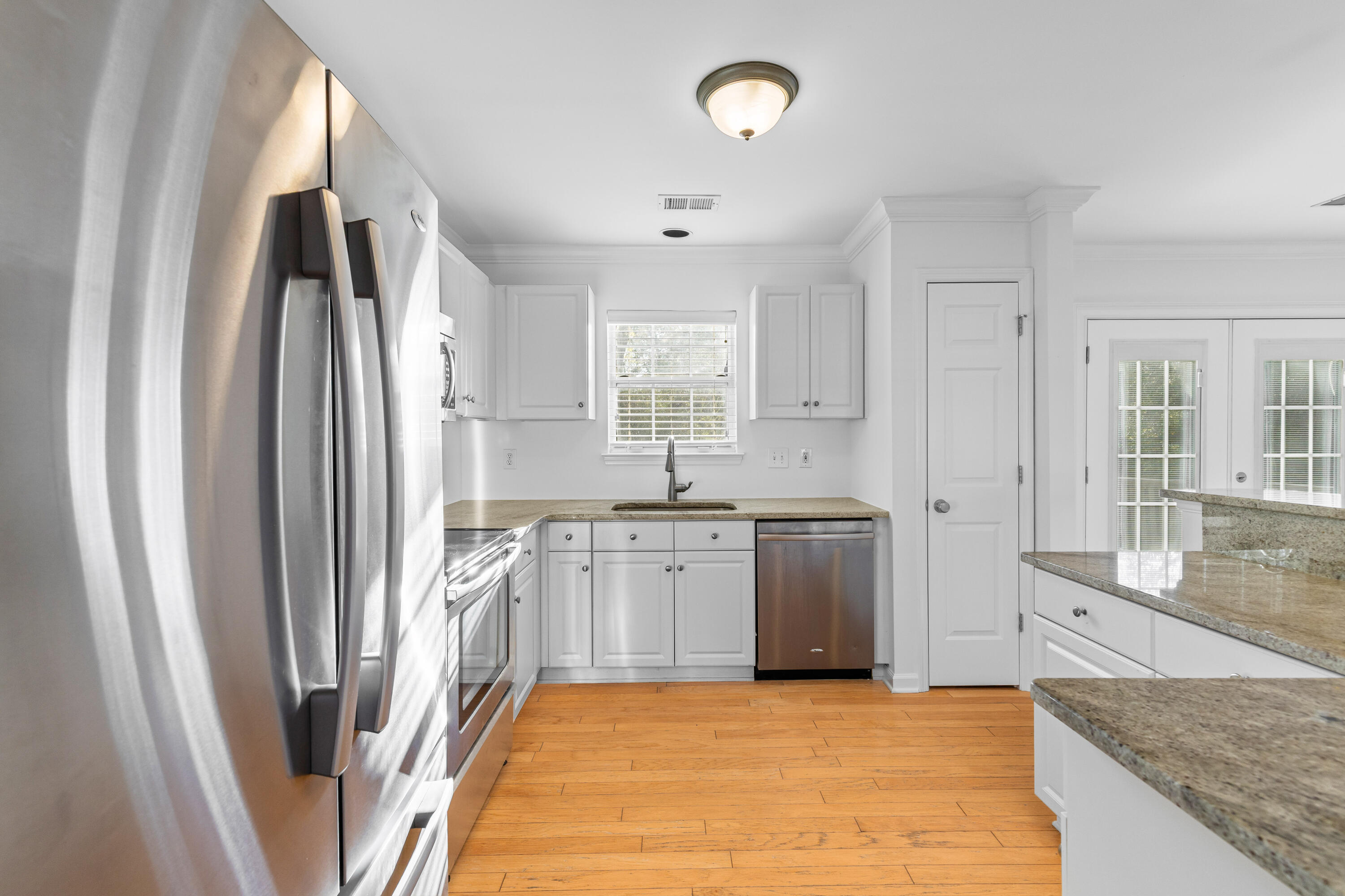 1099 Farmington Road Charleston, SC 29412 - Photo 8 of 34 Kitchen Island
