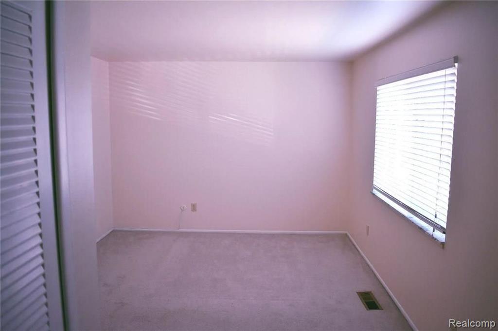 29516 Hoover Road, Unit 69 Warren, MI 48093 - Photo 17 of 34