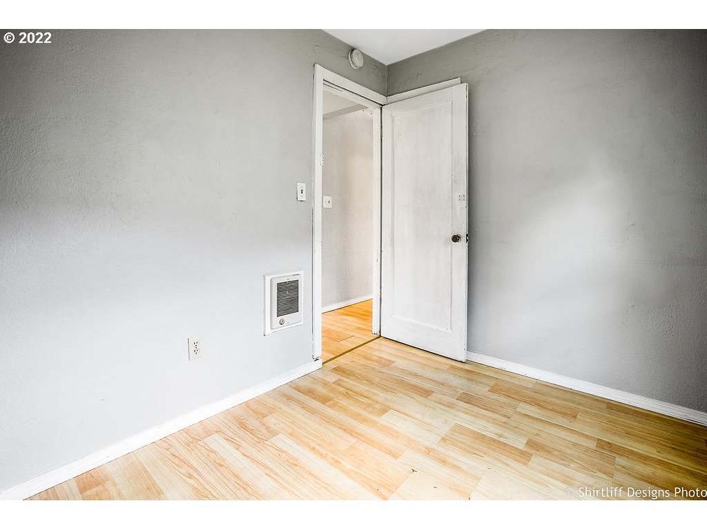 387 16th Street Springfield, OR 97477 - Photo 13 of 23 Bedroom