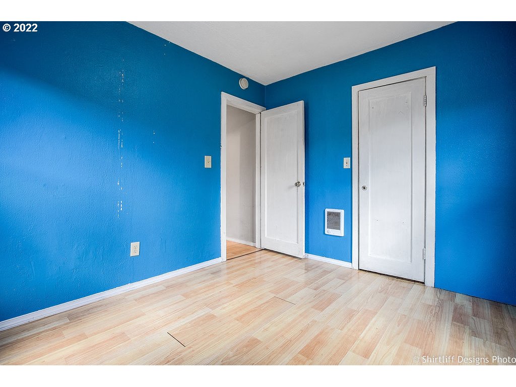 387 16th Street Springfield, OR 97477 - Photo 16 of 23 Primary Bedroom