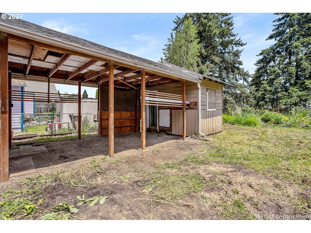 387 16th Street Springfield, OR 97477 - Photo 18 of 23 Covered Patio