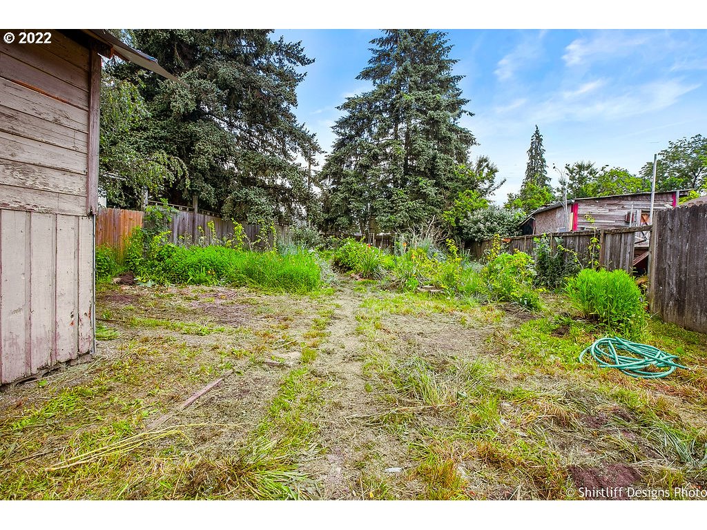 387 16th Street Springfield, OR 97477 - Photo 21 of 23 Garden