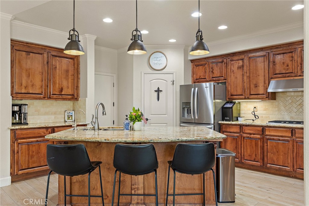 204 Vista Del Rio Court Paso Robles, CA 93446 - Photo 12 of 43 The kitchen features a breakfast bar, pantry, stainless steel appliances, granite countertops as well as pendant & recessed lighting.