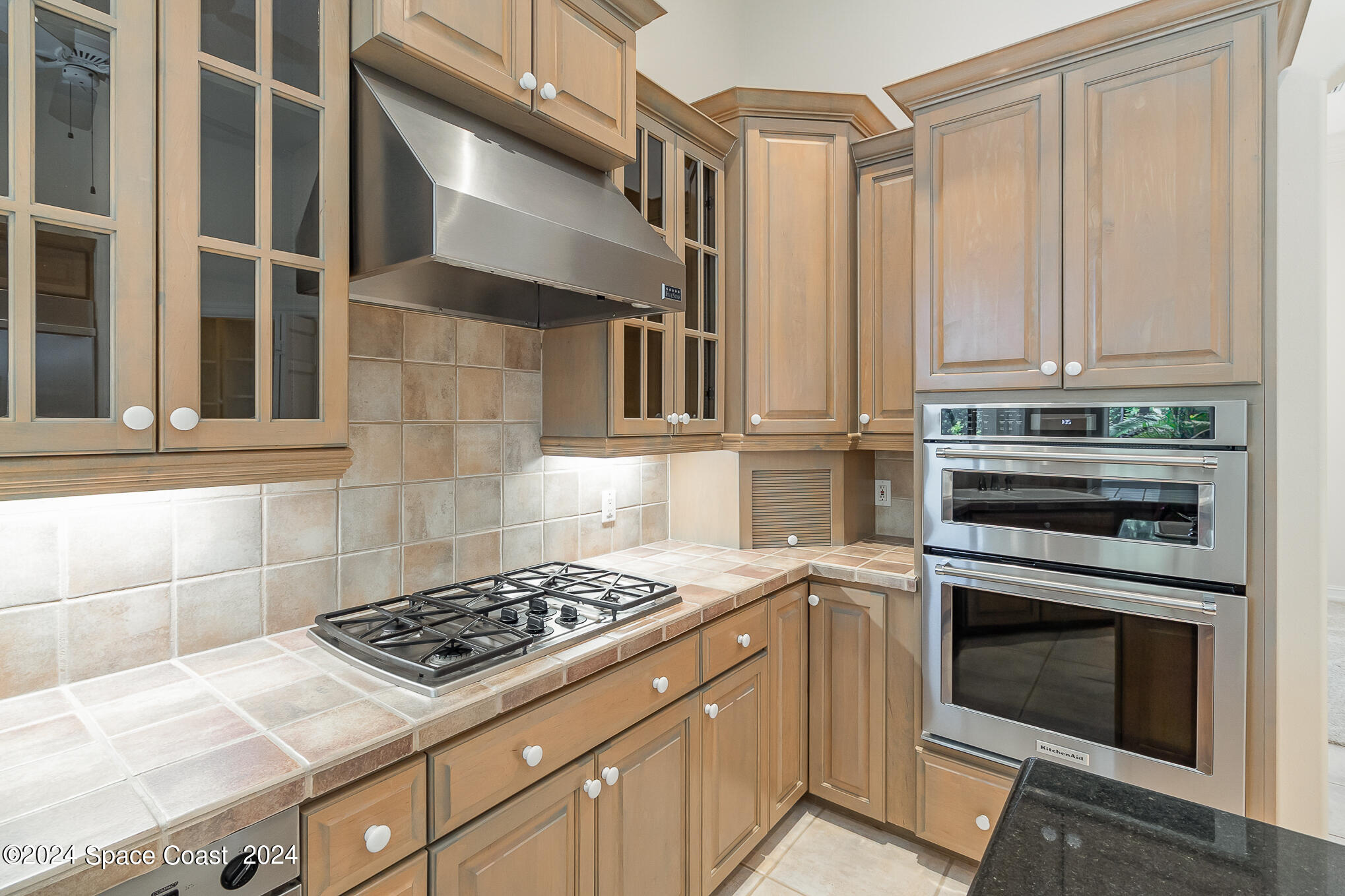 465 Baytree Drive Melbourne, FL 32940 - Photo 14 of 36 a kitchen with granite countertop a stove and a cabinet