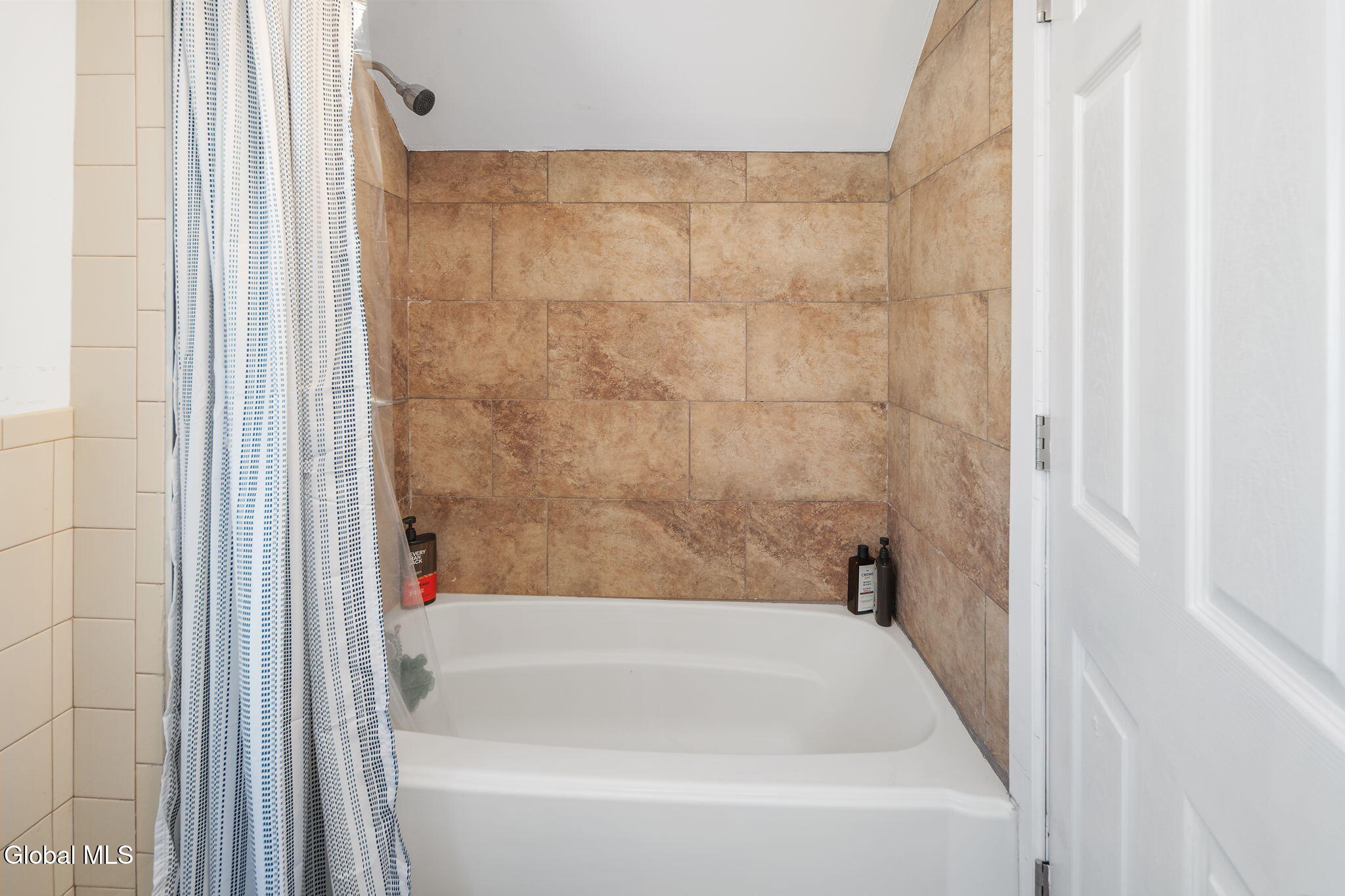 1073 Regent Street Schenectady, NY 12309 - Photo 32 of 51 33-1073RegentSt_33