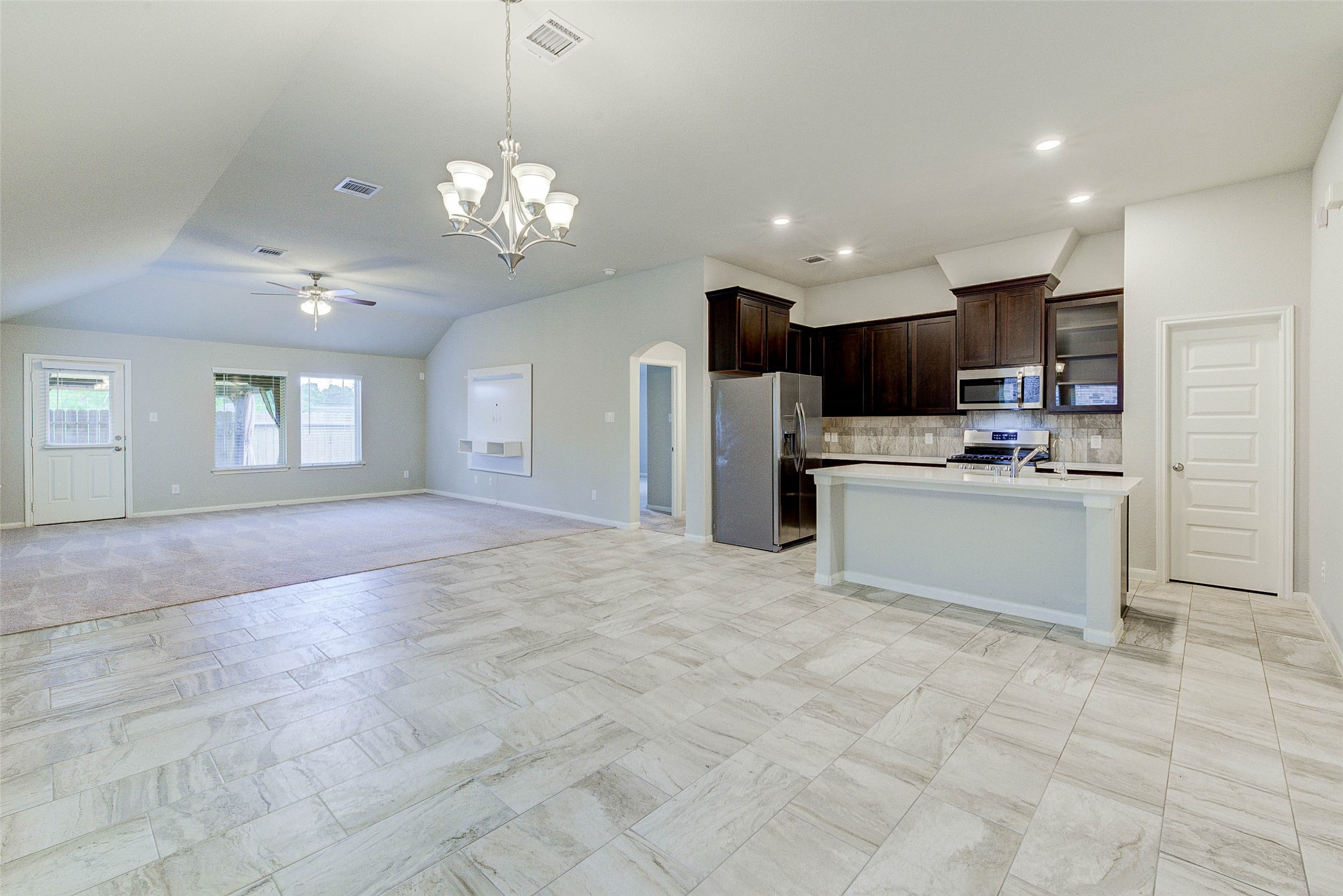 239 Murrieta Lane Rosharon, TX 77583 - Photo 13 of 27 Gallery Image 13