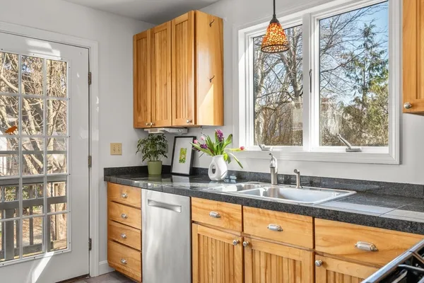 $789,000 | 11 Lowell Street, Beverly, MA 01915