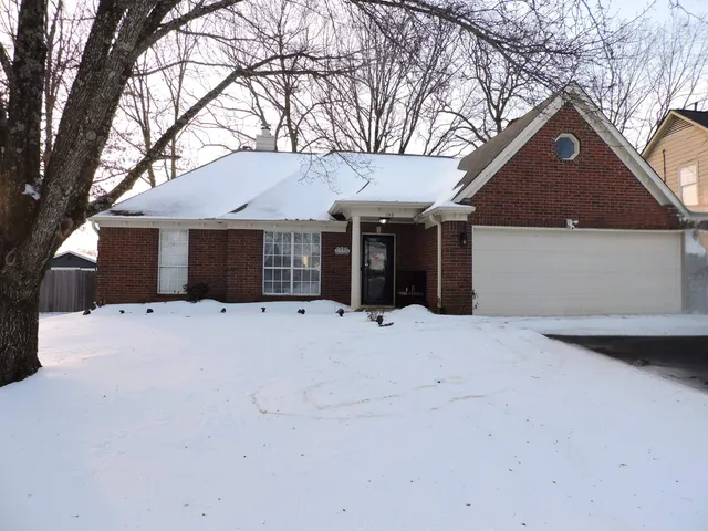 $270,000 | 195 Oakland Hills Drive, Oakland, TN 38060