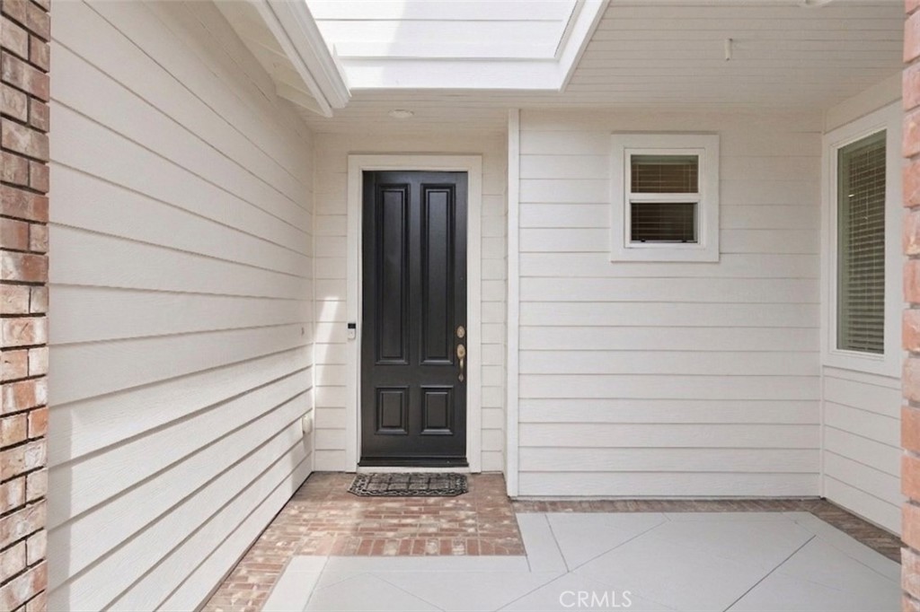 2472 Highwood Road Orange, CA 92867 - Photo 10 of 70 Front Courtyard