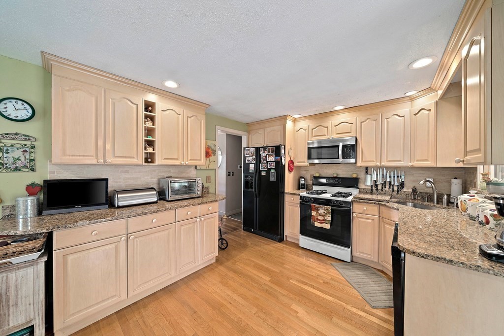 12 Audubon Road Norwood, MA 02062 - Photo 5 of 28 Gallery Image 5