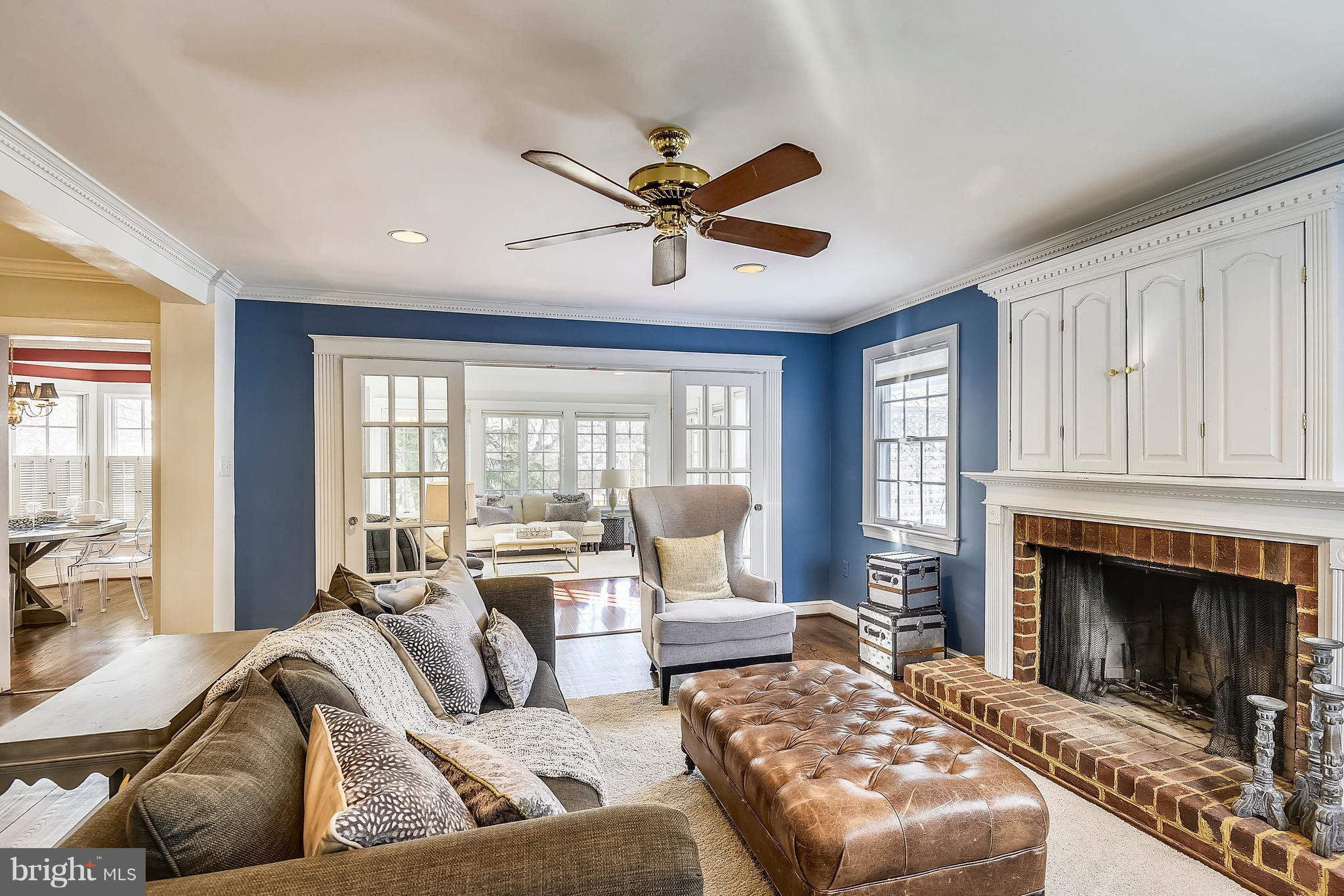 2400 Cameron Mills Road Alexandria, VA 22302 - Photo 14 of 48 Main level family room