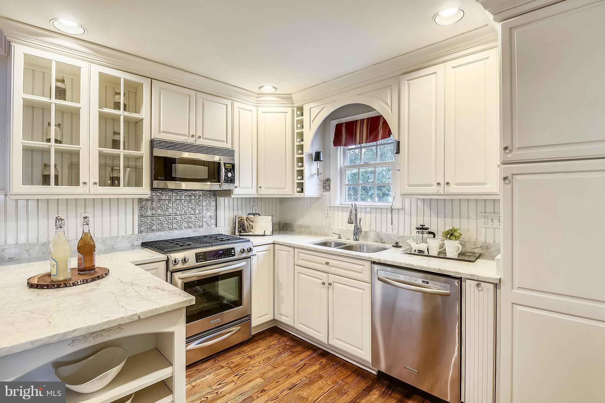 2400 Cameron Mills Road Alexandria, VA 22302 - Photo 28 of 48 Kitchen with stainless appliances