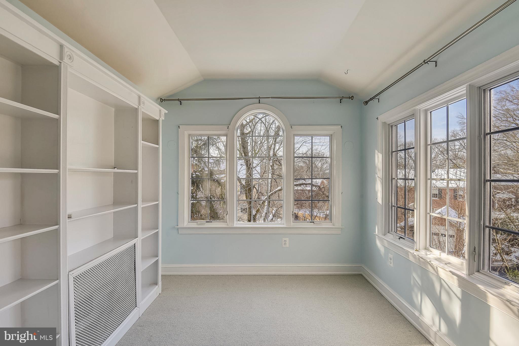 2400 Cameron Mills Road Alexandria, VA 22302 - Photo 32 of 48 Master bedroom sitting room