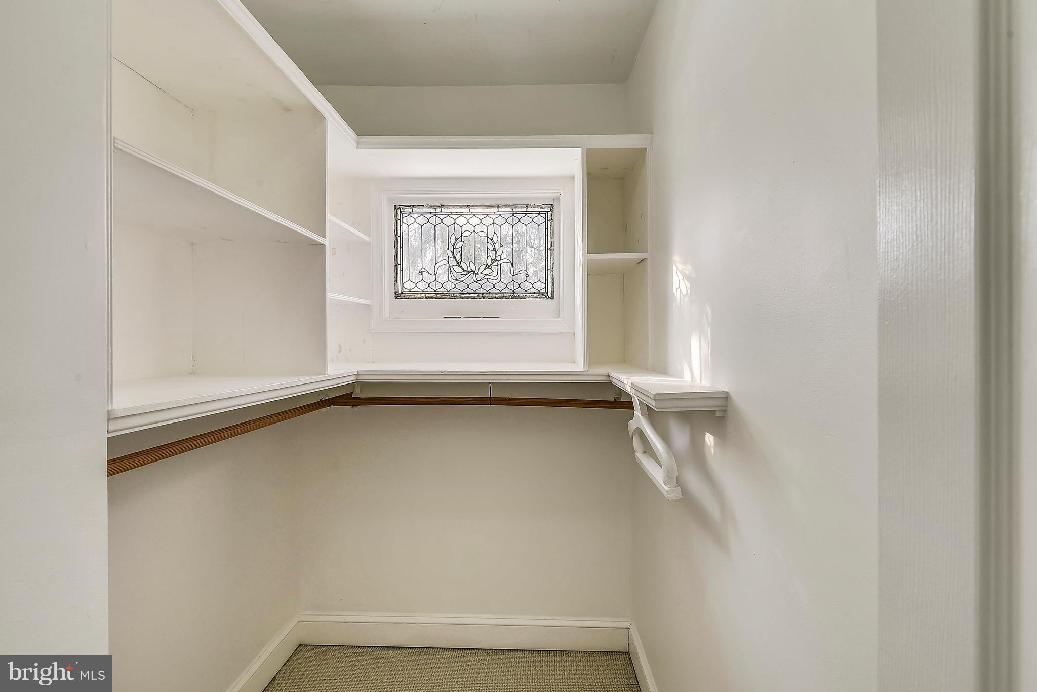 2400 Cameron Mills Road Alexandria, VA 22302 - Photo 33 of 48 Walk in closet
