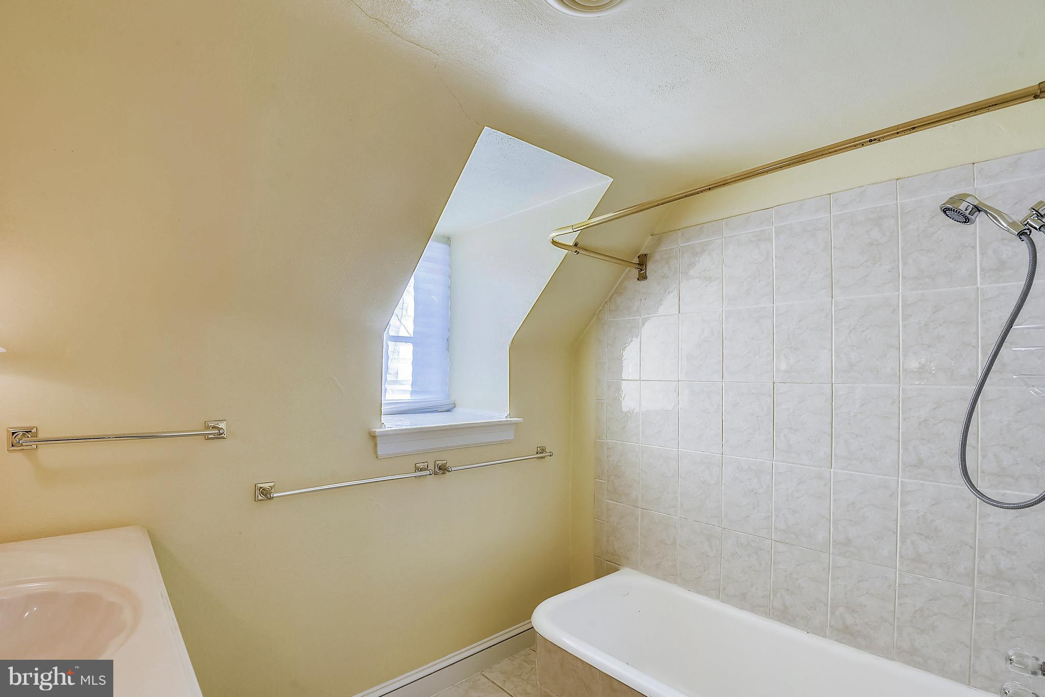 2400 Cameron Mills Road Alexandria, VA 22302 - Photo 40 of 48 Upper level hall bathroom