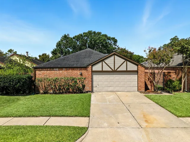 a front view of house with yard