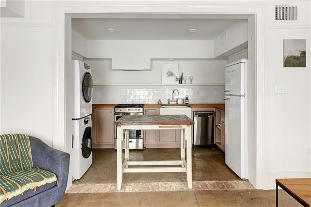 3232 Grand Rte Saint John Street, Unit B New Orleans, LA 70119 - Photo 11 of 19