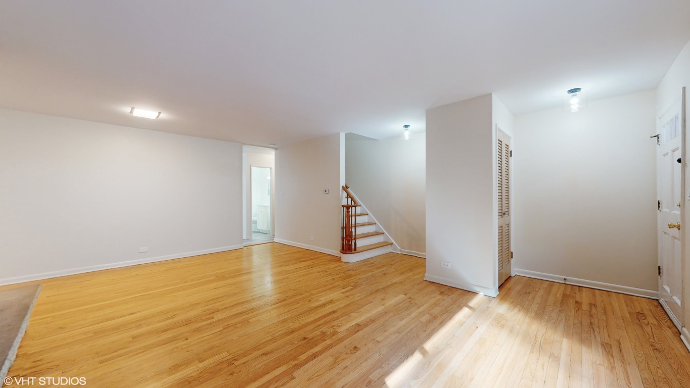 6904 North Ridge Boulevard, Unit D Chicago, IL 60645 - Photo 3 of 24 Gallery Image 3