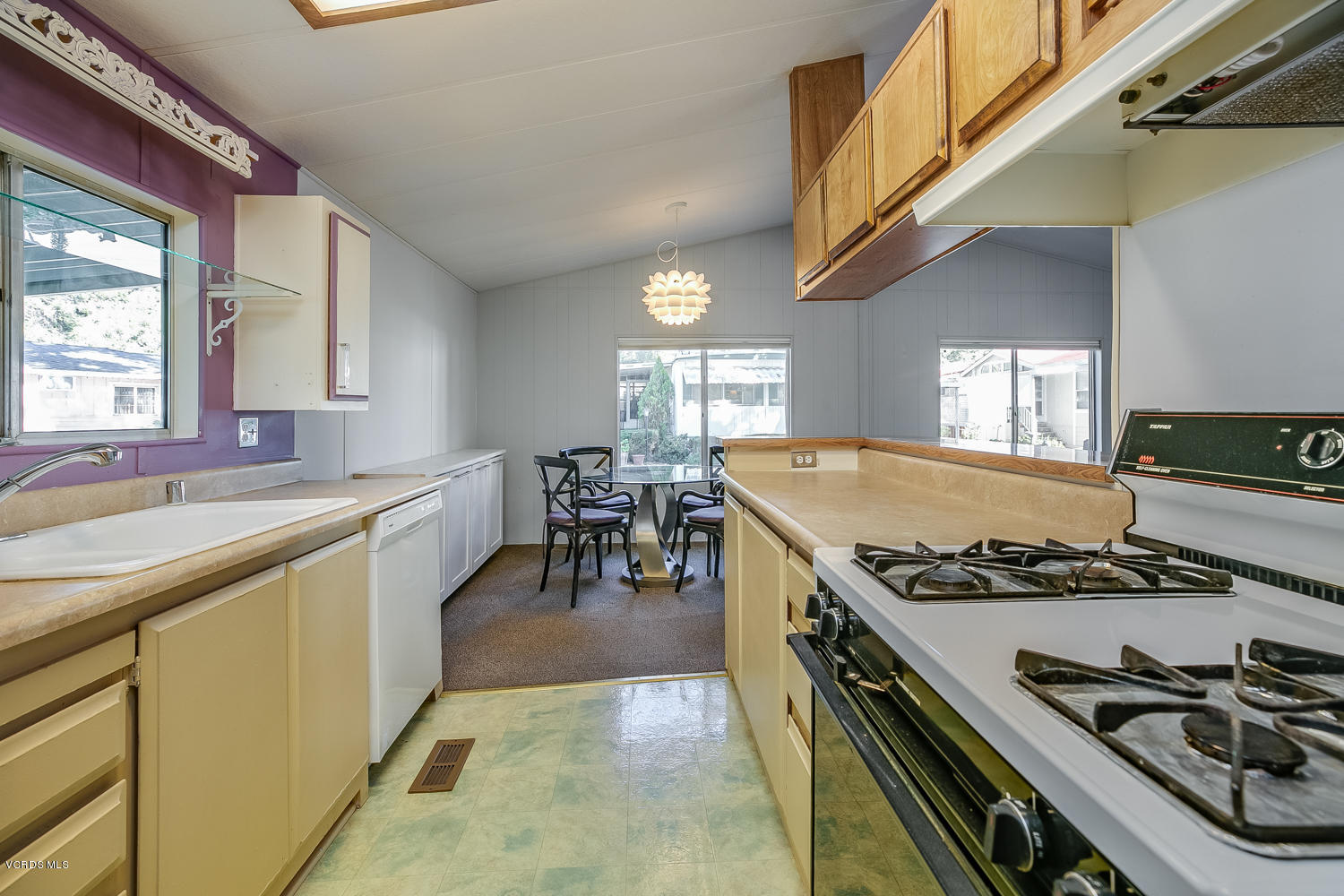 1225 South Rice Road, Unit 33 Ojai, CA 93023 - Photo 11 of 23 TwoFishDigital_1225SRice33-11