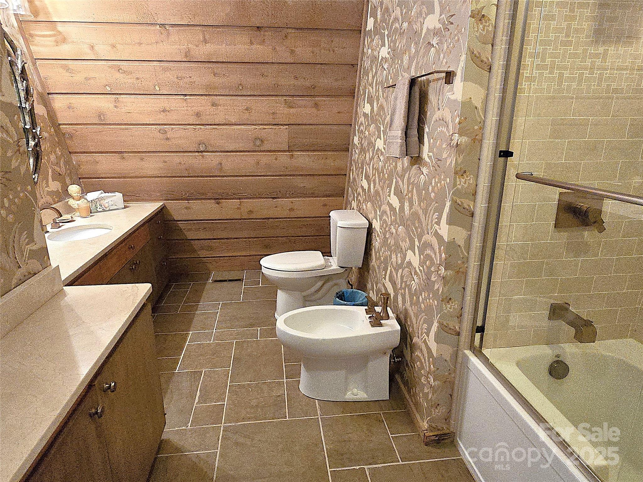 6580 Central Drive Conover, NC 28613 - Photo 20 of 27 a bathroom with a toilet and bathtub