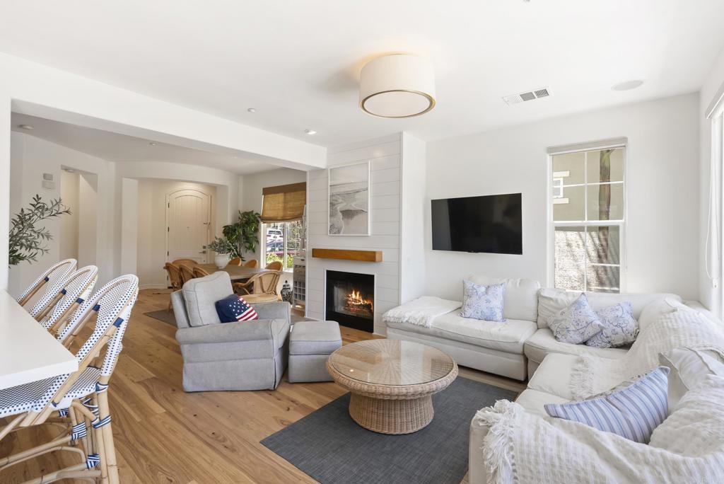 572 Beach Street Encinitas, CA 92024 - Photo 4 of 11