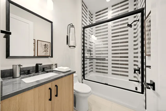 $995,000 | 16 Holly Rdg Way, Unit 86, Danbury, CT 06810