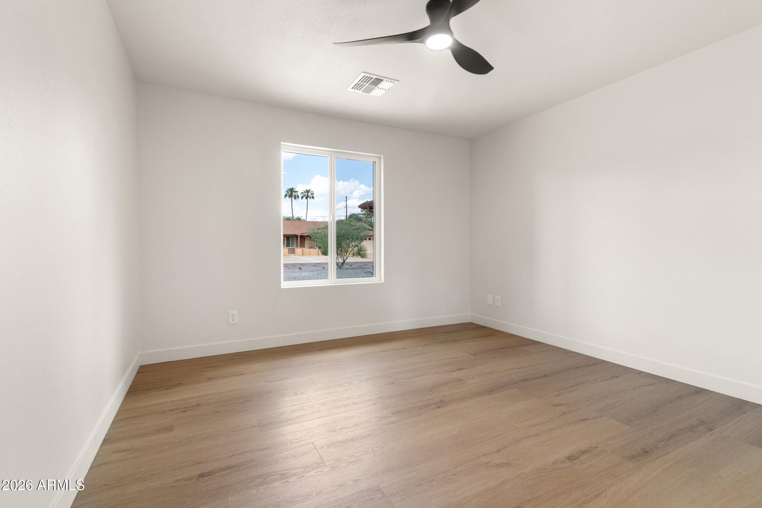 1637 West Griswold Road Phoenix, AZ 85021 - Photo 39 of 60 img_6003