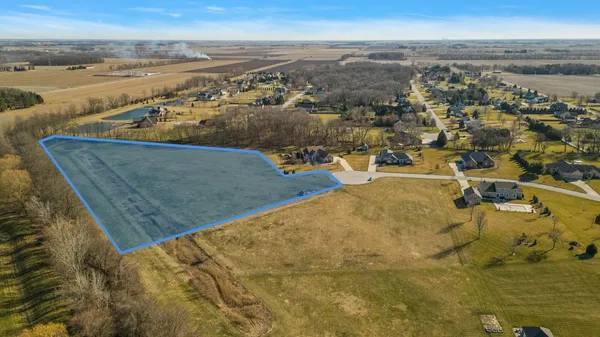 $329,000 | 421 Amy Rose Lane, Valparaiso, IN 46383