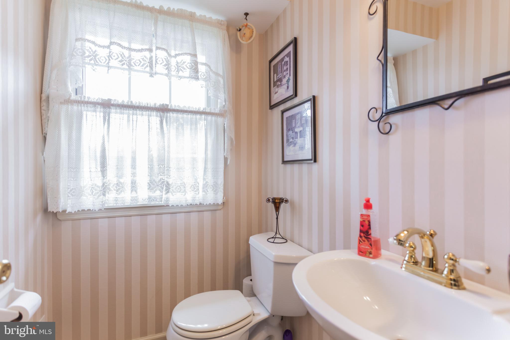 218 New Road Churchville, PA 18966 - Photo 19 of 28 First floor Powder room