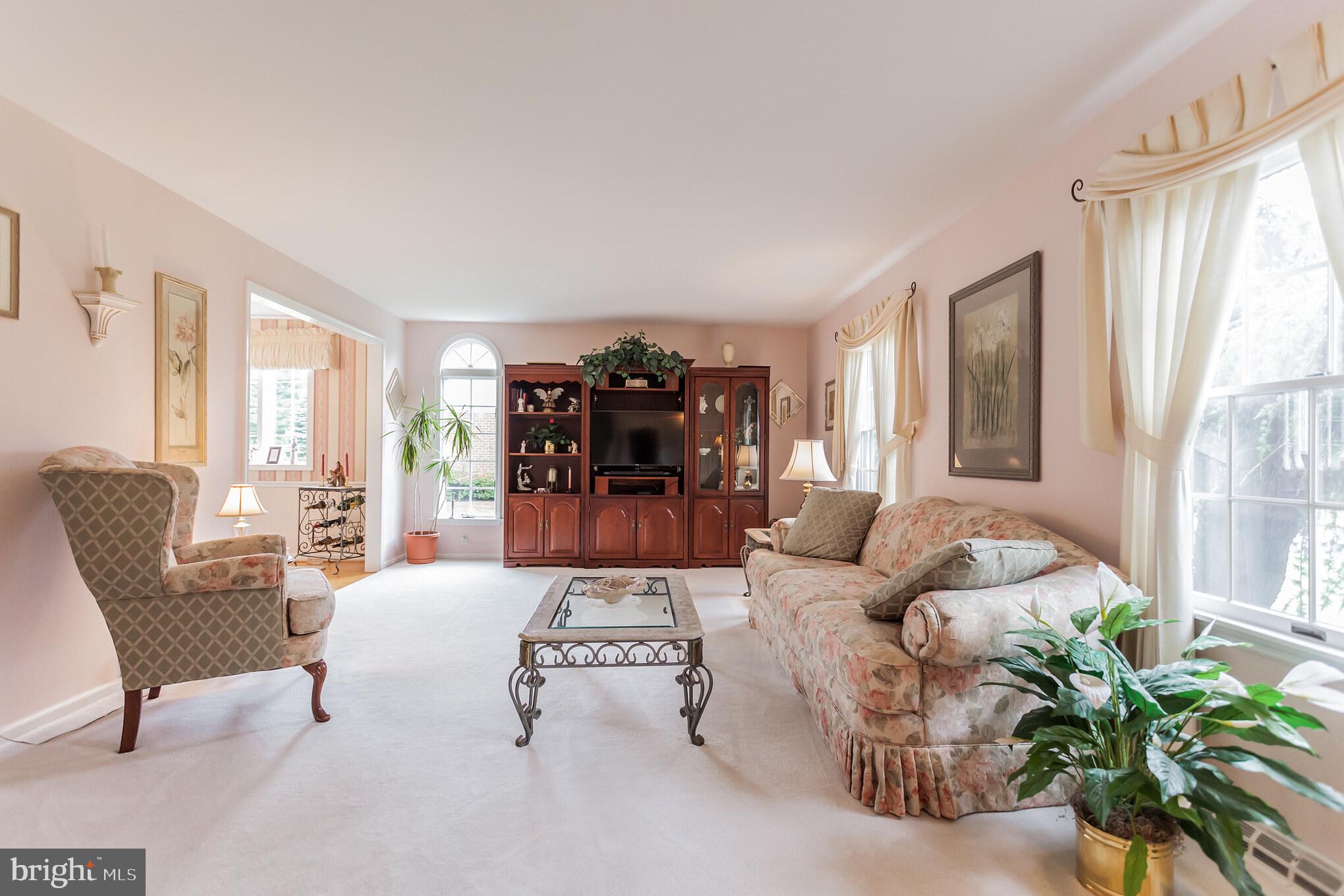 218 New Road Churchville, PA 18966 - Photo 4 of 28 Formal Living Room