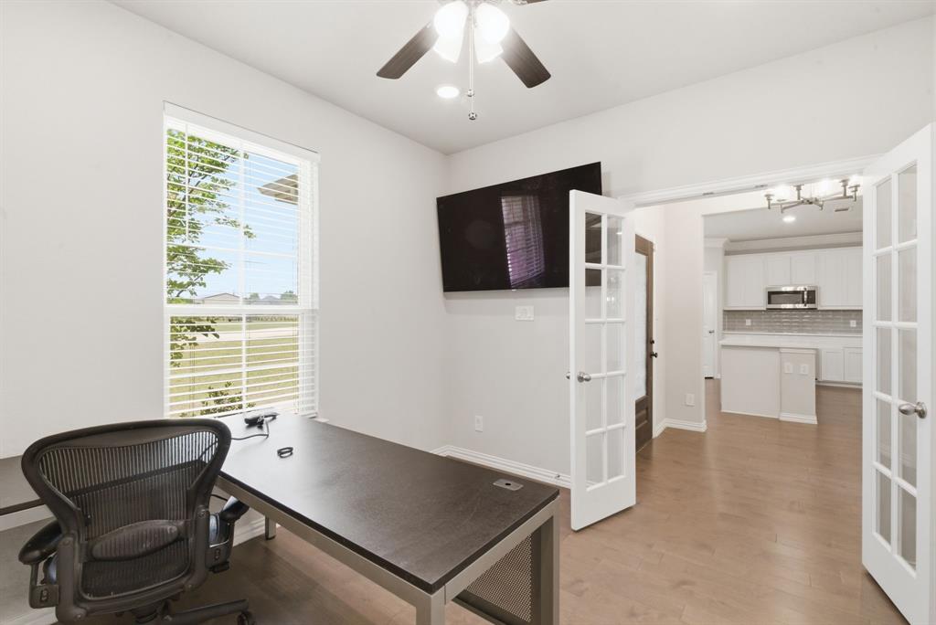 113 Cooper Court Springtown, TX 76082 - Photo 9 of 40
