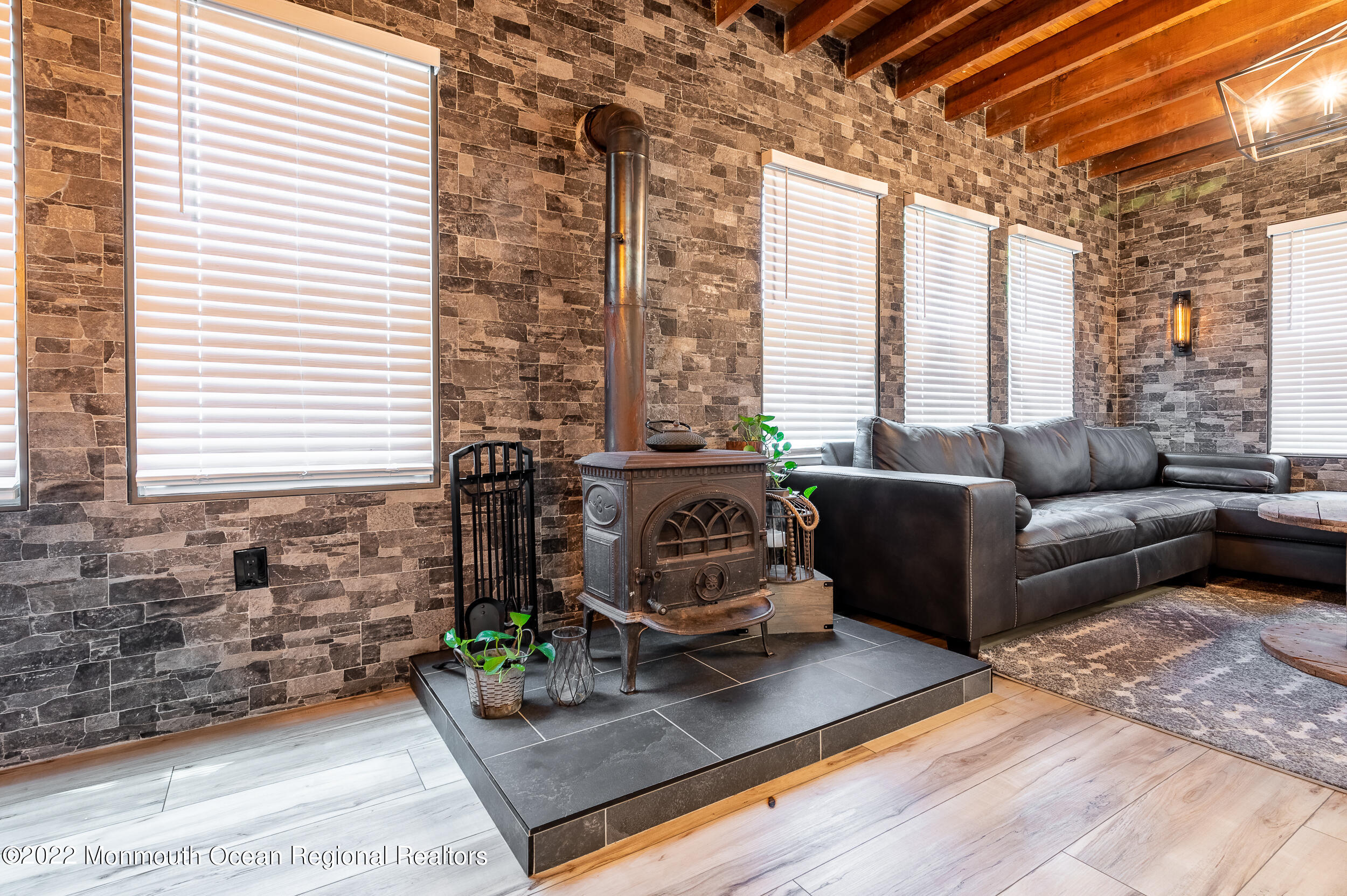 111 Bethany Road Holmdel, NJ 07733 - Photo 21 of 39 Living 4