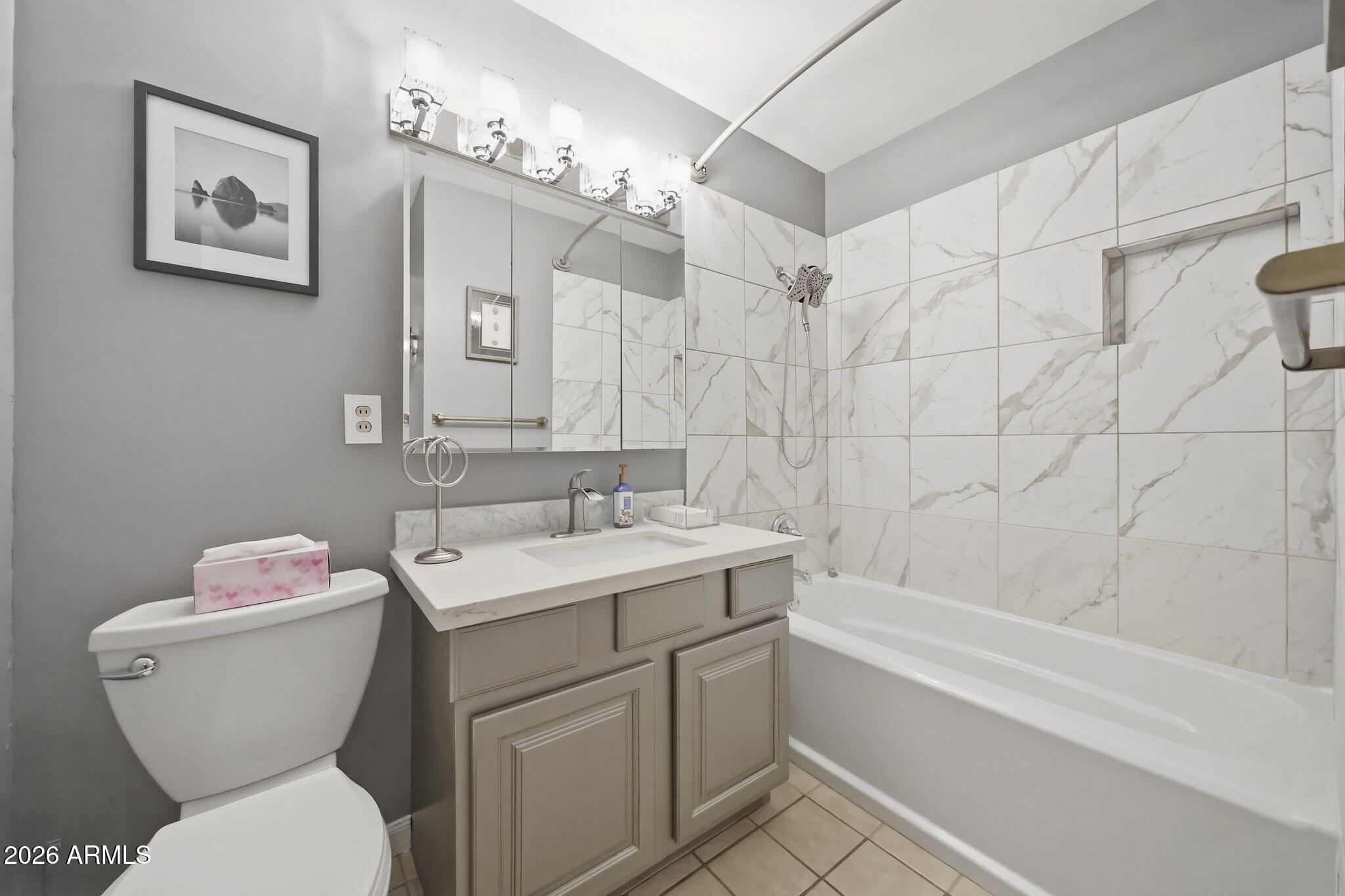 2302 West Berridge Lane Phoenix, AZ 85015 - Photo 43 of 59 Guest Bathroom