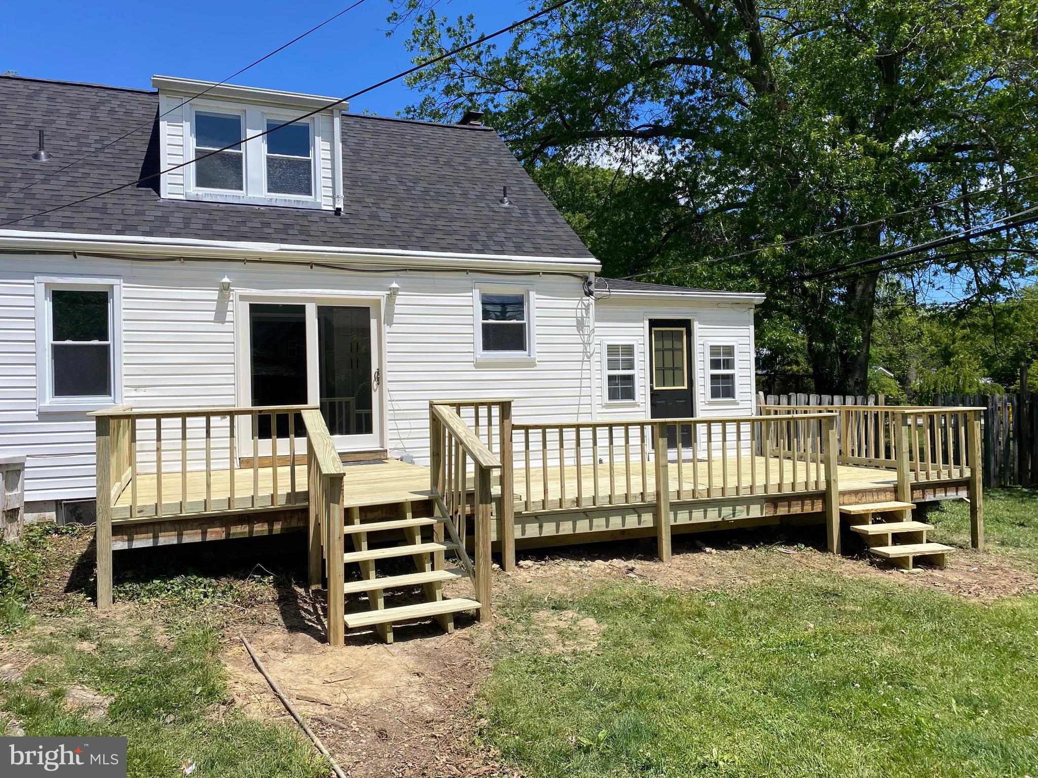 301 Beverley Place Edgewater, MD 21037 - Photo 43 of 44 a backyard of a house with a deck