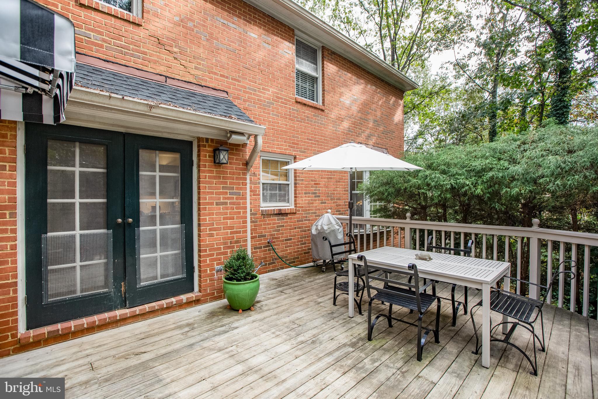 20 Aiken Road Fredericksburg, VA 22405 - Photo 30 of 33 a view of backyard with outdoor seating a deck and a garden
