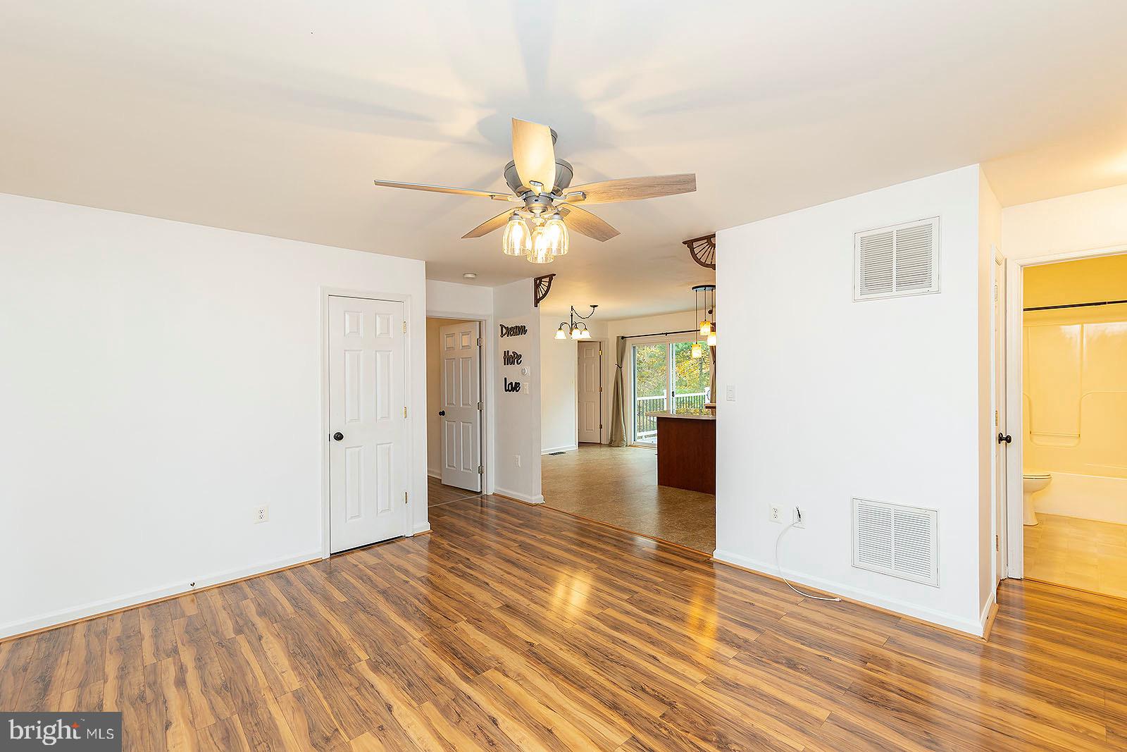 47 Willow Road Front Royal, VA 22630 - Photo 22 of 50 Living room