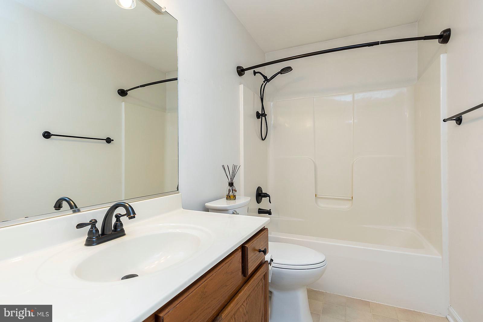 47 Willow Road Front Royal, VA 22630 - Photo 25 of 50 Hall full bath