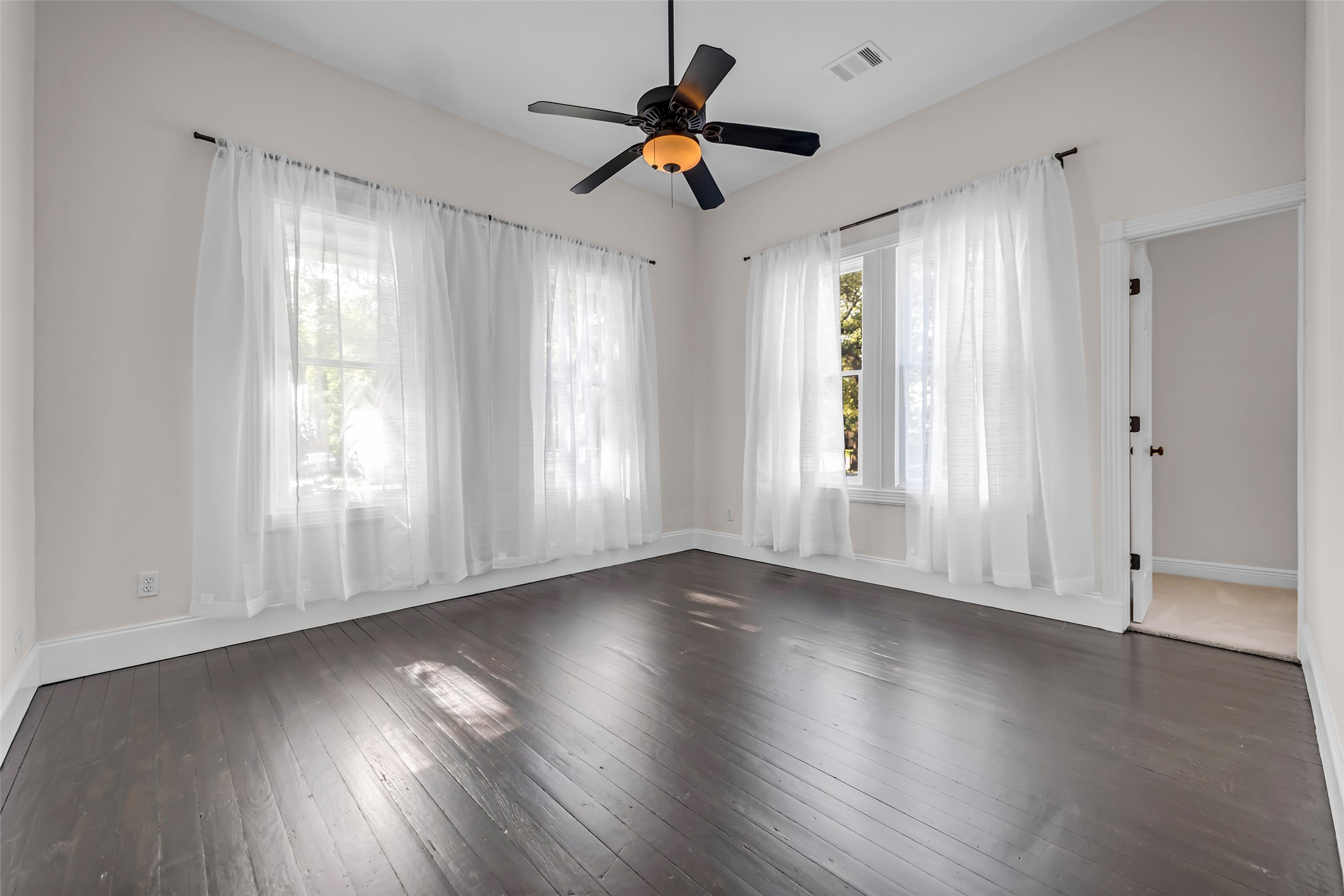1300 7th Street Rosenberg, TX 77471 - Photo 18 of 42 Secondary bedroom.