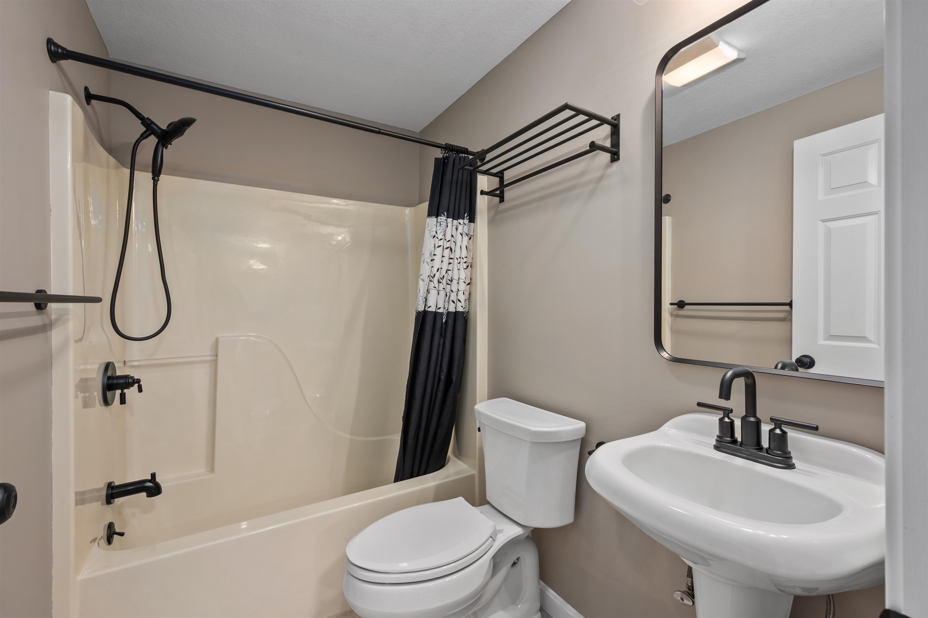 31 Henderson Road, Unit 5 Gilford, NH 03249 - Photo 14 of 24 Gallery Image 14