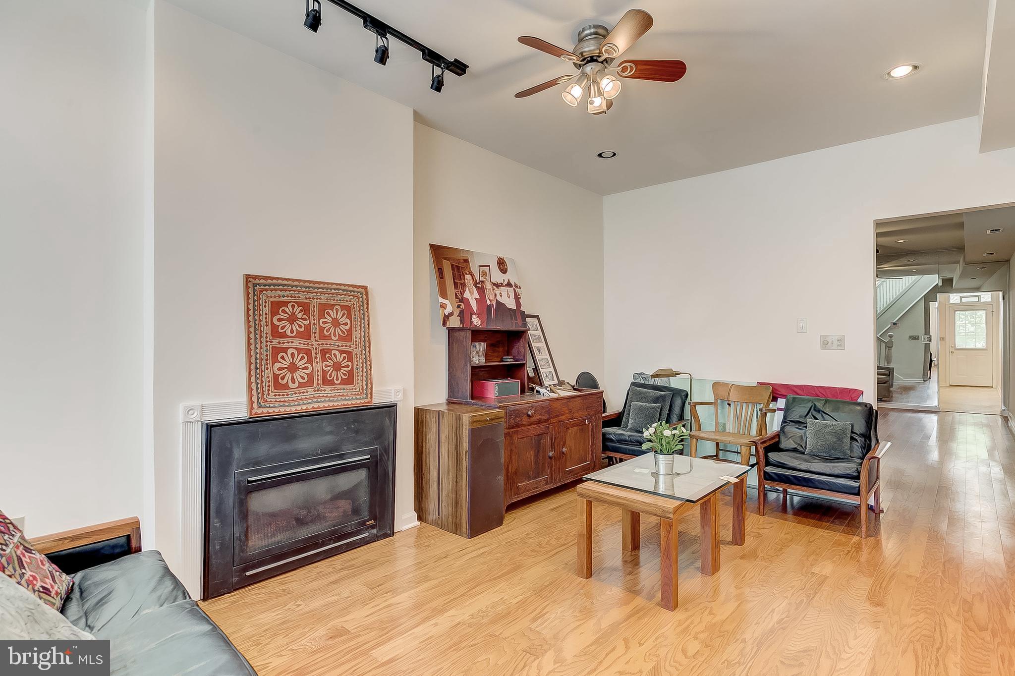 3992 Roland Avenue Baltimore, MD 21211 - Photo 3 of 23