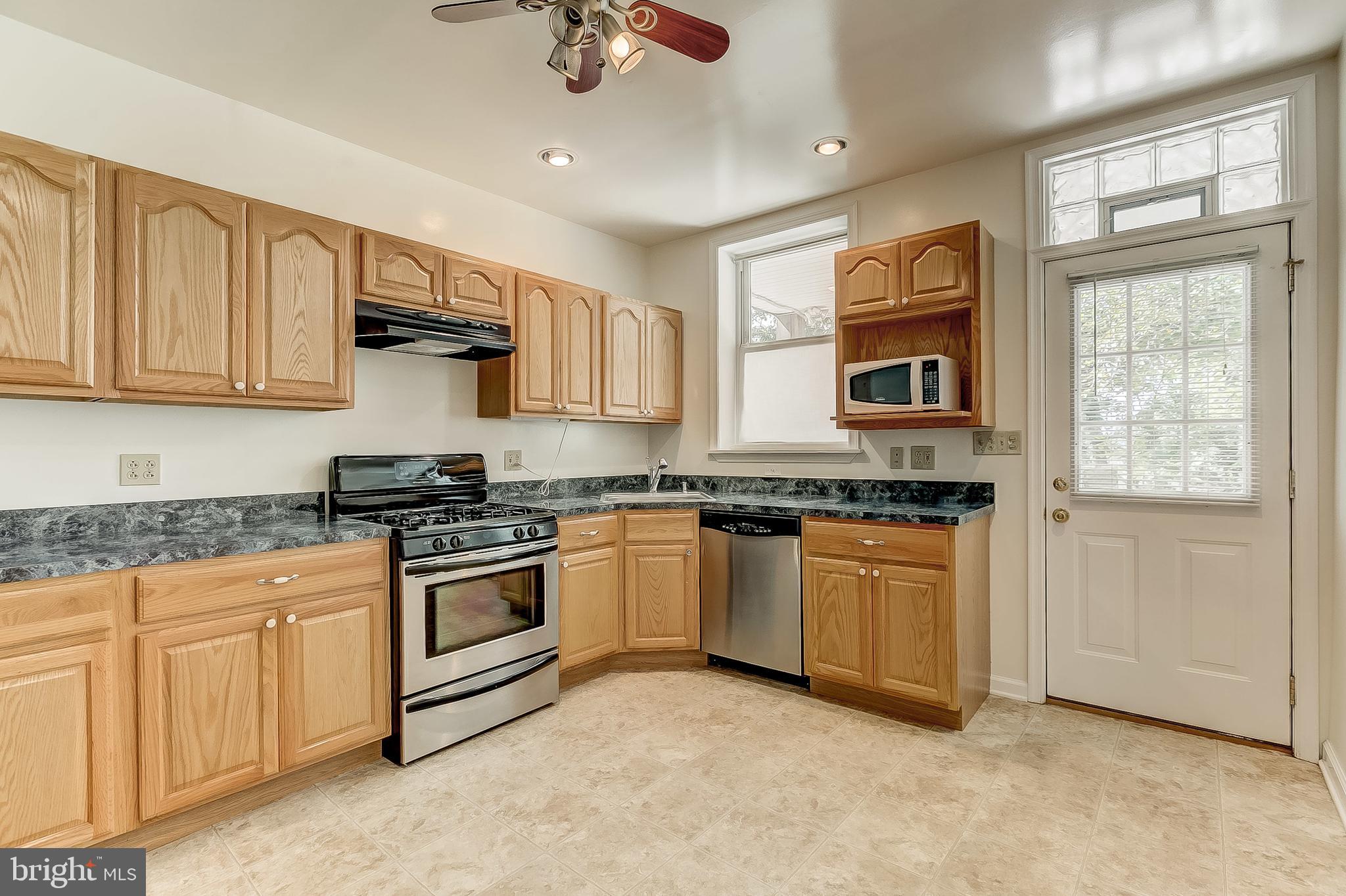 3992 Roland Avenue Baltimore, MD 21211 - Photo 7 of 23