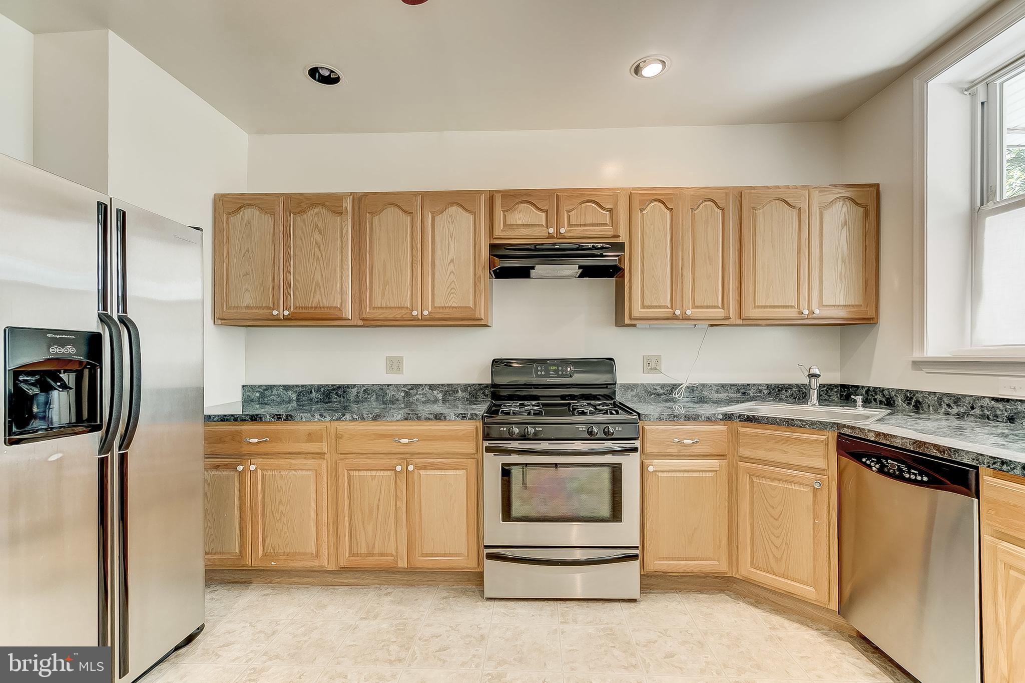 3992 Roland Avenue Baltimore, MD 21211 - Photo 8 of 23
