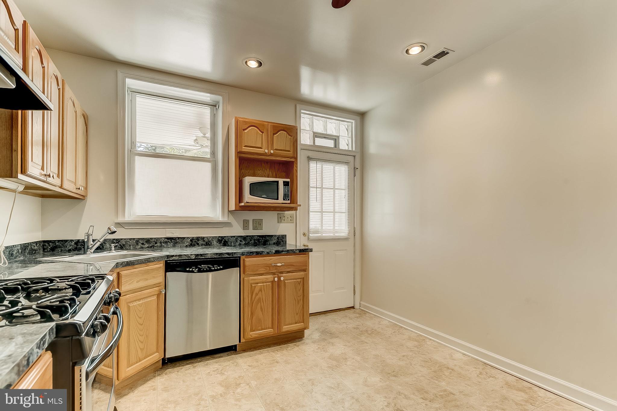 3992 Roland Avenue Baltimore, MD 21211 - Photo 10 of 23