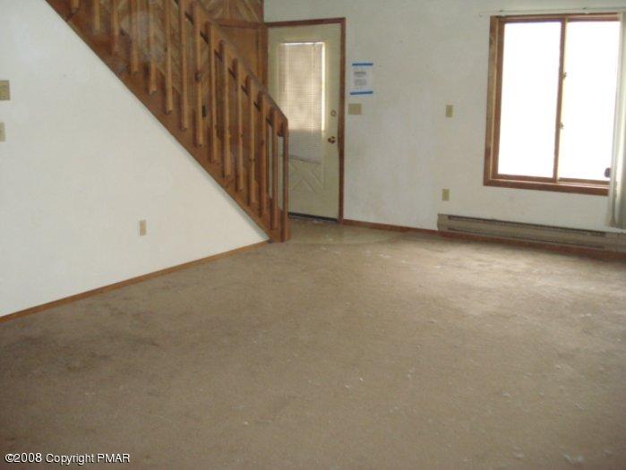 205 Decker Road Bushkill, PA 18324 - Photo 2 of 15 Living Room