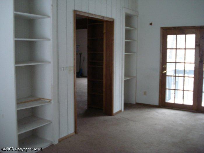 205 Decker Road Bushkill, PA 18324 - Photo 6 of 15 Dining room