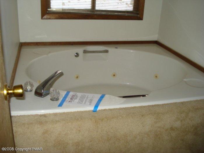 205 Decker Road Bushkill, PA 18324 - Photo 8 of 15 Master Whirlpool